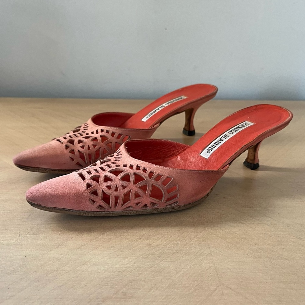 Manolo Blahnik Pink Suede Laser Cut Kitten Heel Mules size EU36 (US5) well worn
